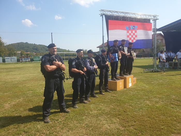 Slika /PU_BP/Danpolicije.2020/2.memorijalŠ.Đ.4.jpg